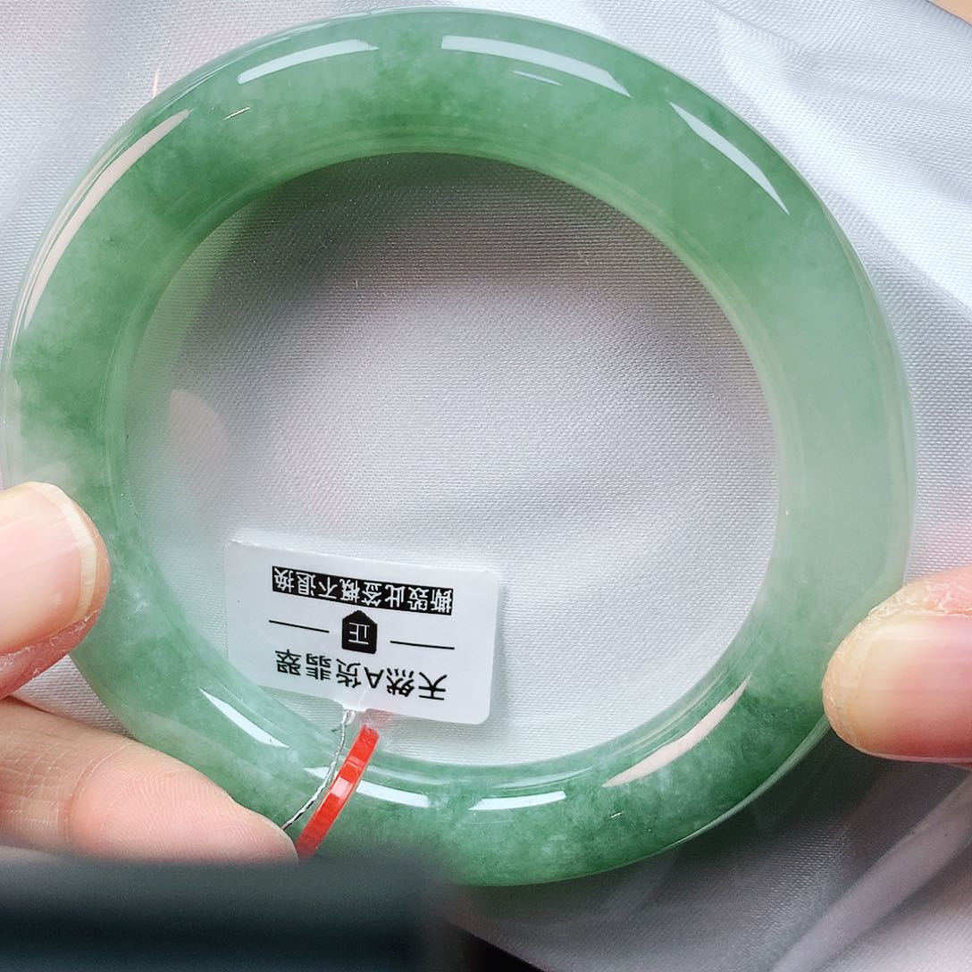 翡翠手镯未镶嵌55胖