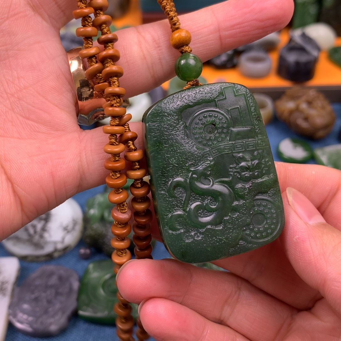 和田玉未镶嵌颈饰