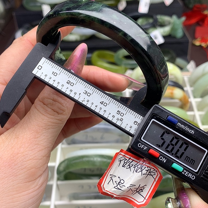 蛇纹石玉手镯未镶嵌740