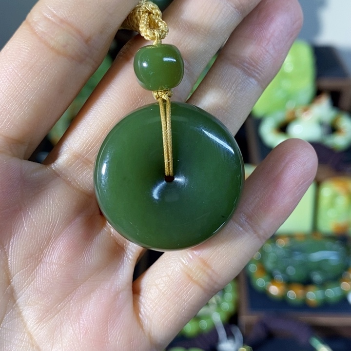 吊坠(赠链)未镶嵌和田玉