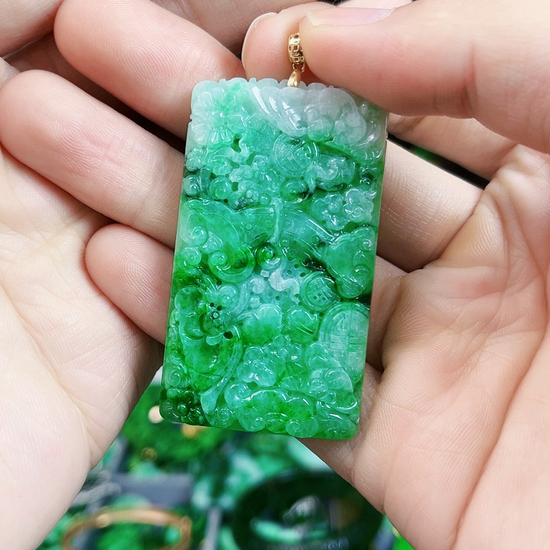 翡翠颈饰18K金镶嵌吊坠