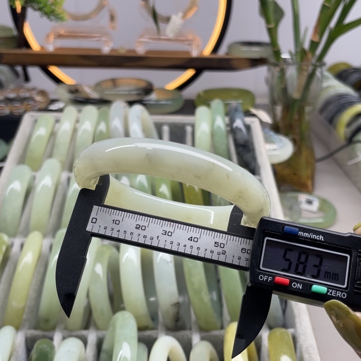 蛇纹石玉未镶嵌手镯244