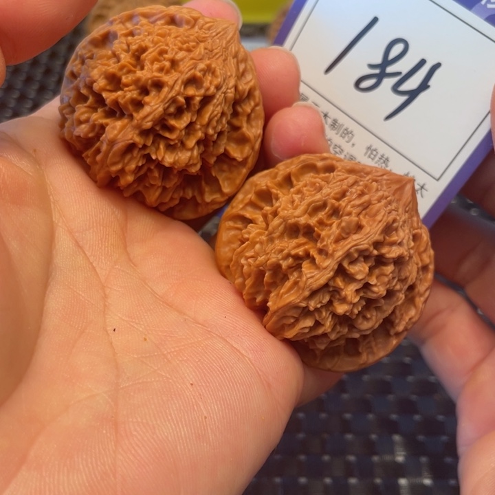 桃核把件44满天星184。。。。。。。