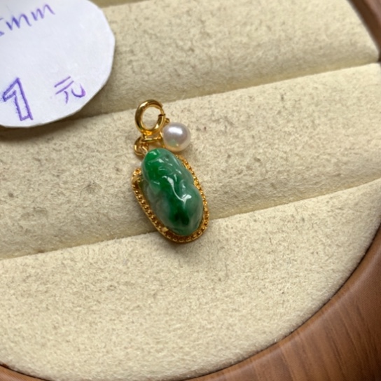 翡翠颈饰未镶嵌翡翠