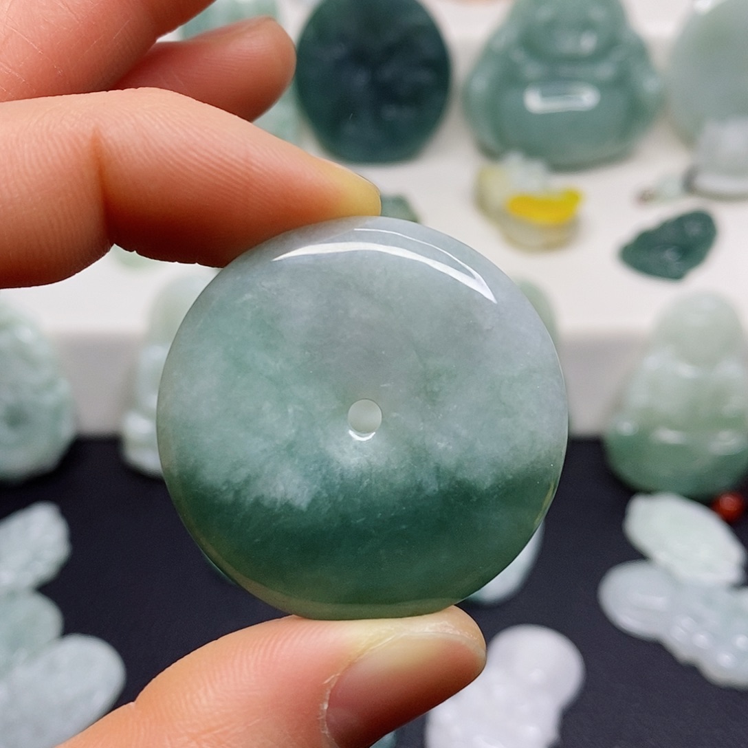 翡翠颈饰未镶嵌吊坠