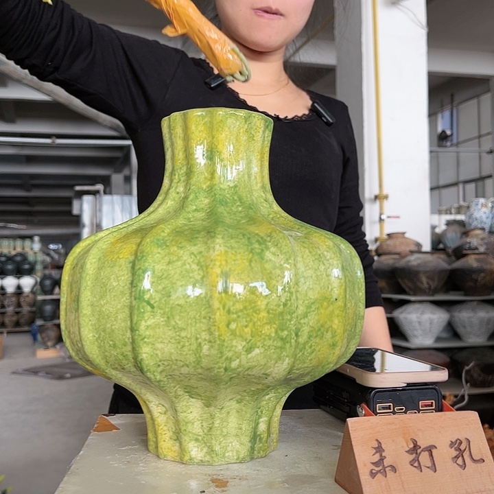 景德镇陶瓷花瓶工厂