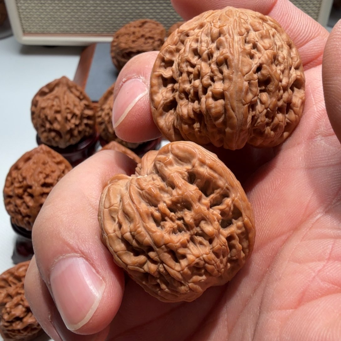 神***”吊坠文玩核桃红宝石