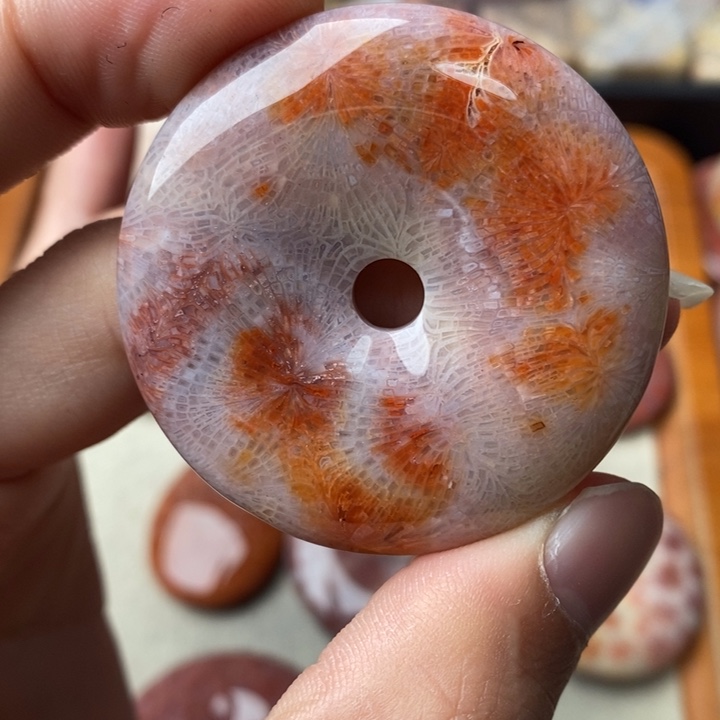 硅化玉颈饰未镶嵌职***家