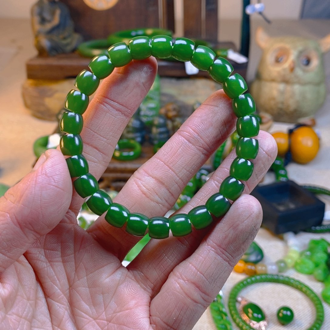 和田玉颈饰未镶嵌大*山