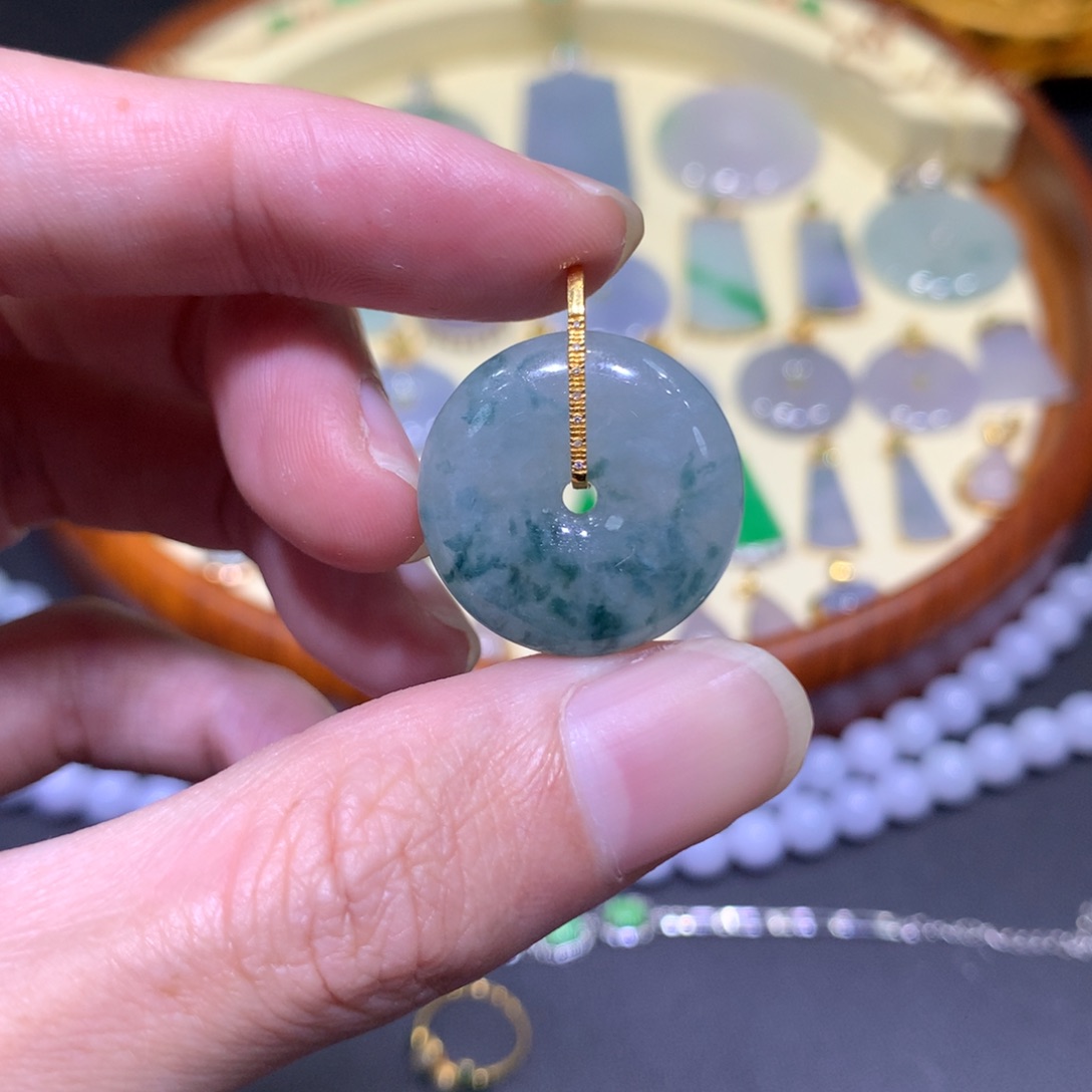 翡翠吊坠(不含链)18K金镶嵌