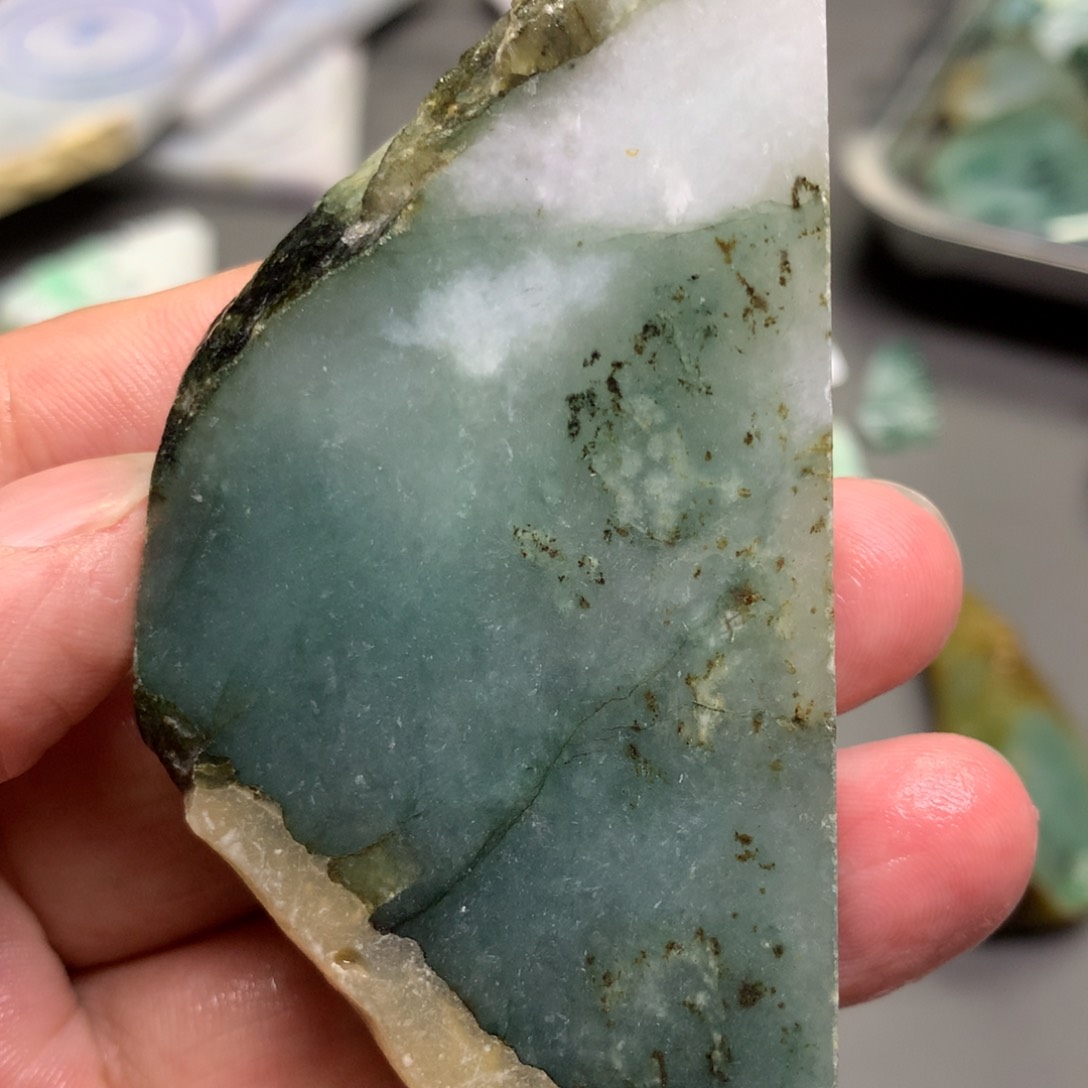 翡翠颈饰未镶嵌等**她