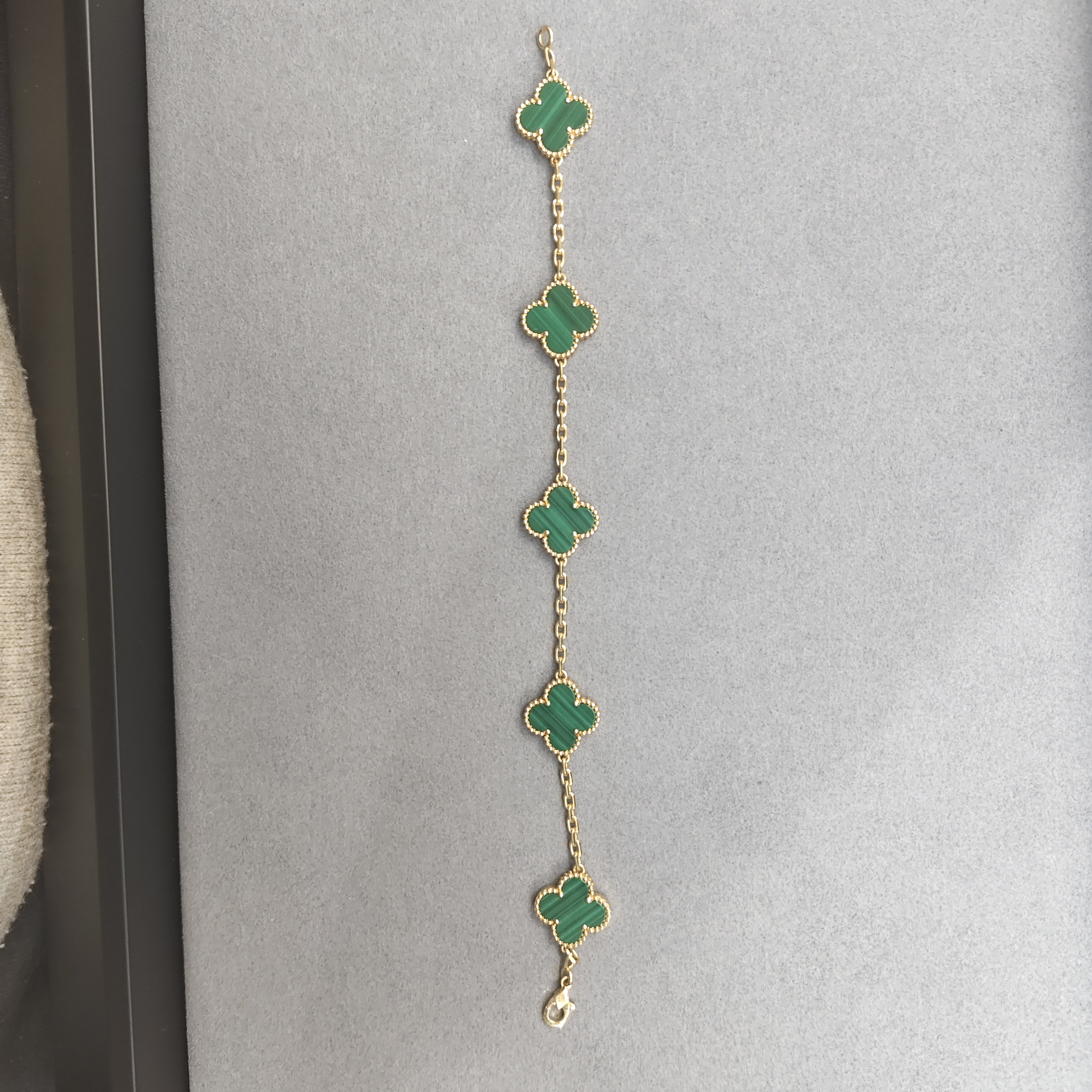 金之钻甄选珠宝18K金孔雀石手链精工重金