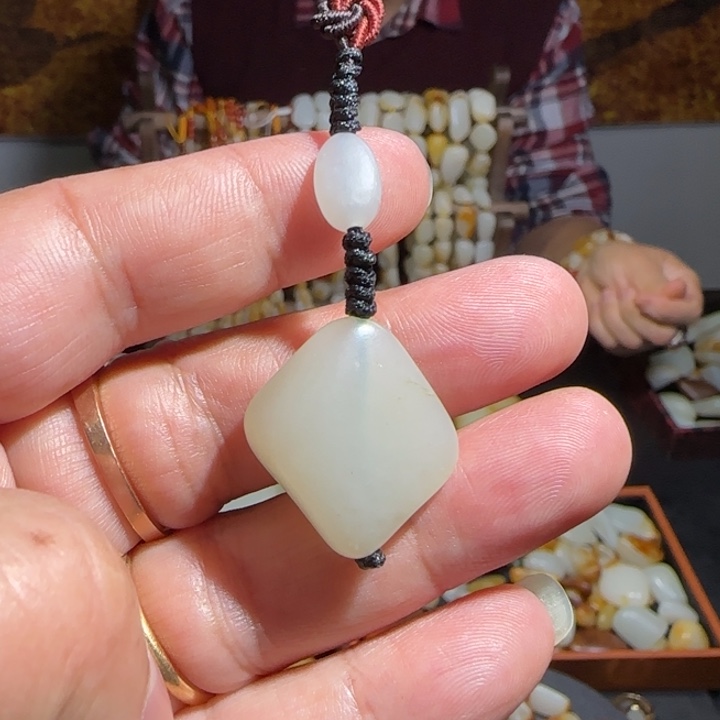 和田玉车挂未镶嵌6.2克