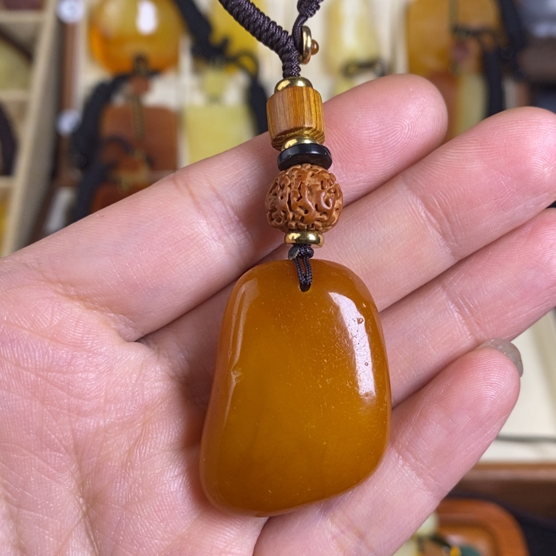 蜜蜡裸石未镶嵌大漠