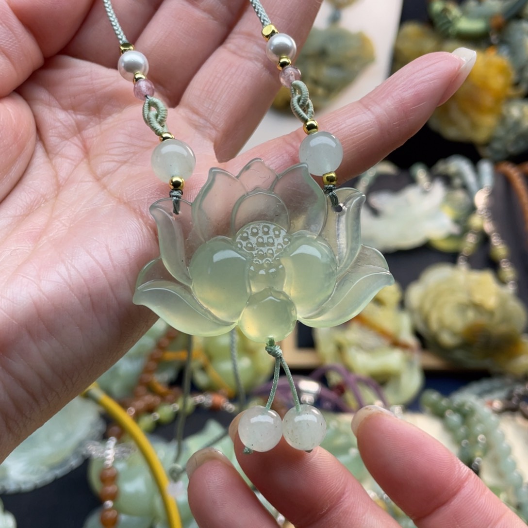 蛇纹石玉颈饰未镶嵌