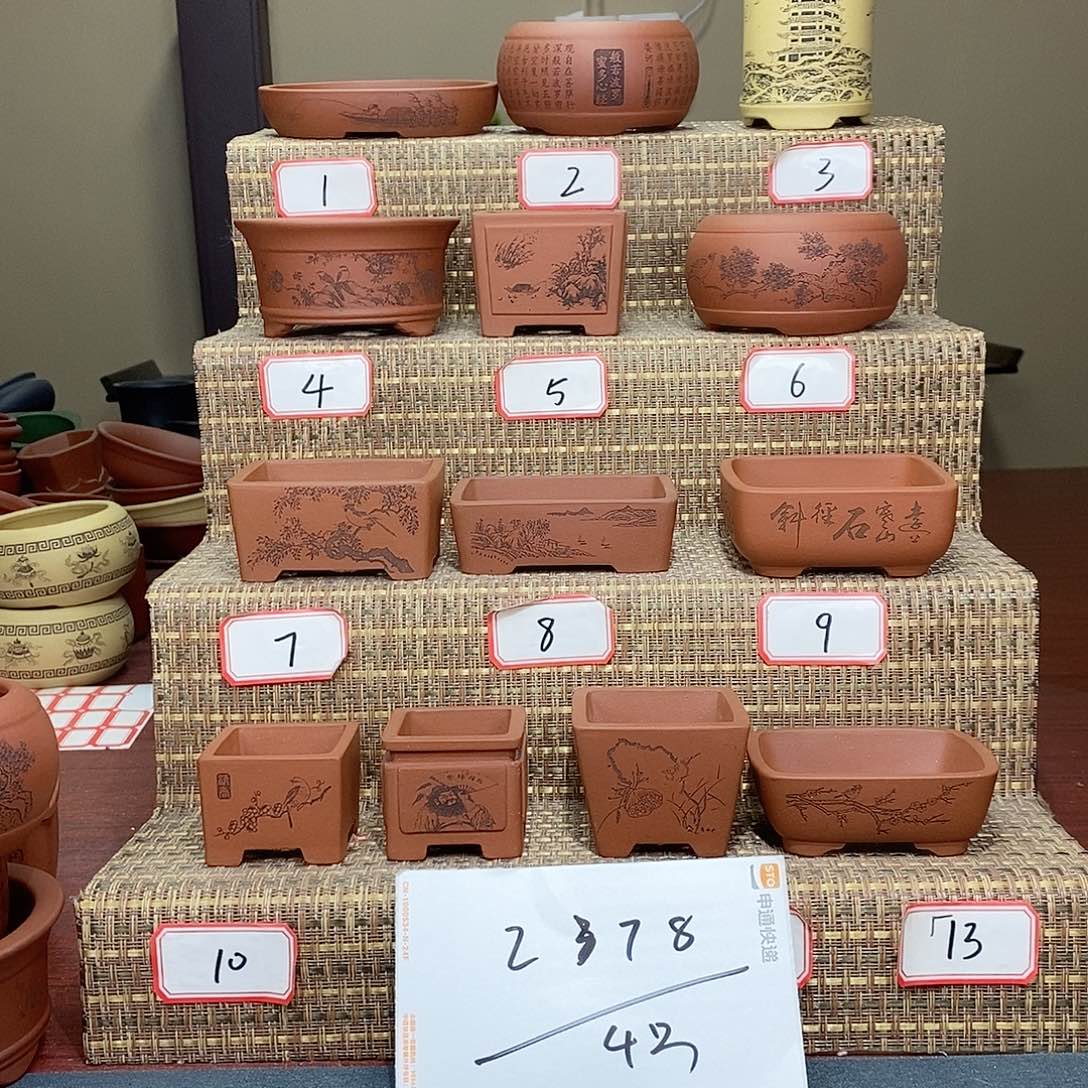 紫砂花盆㿝*?在外面的