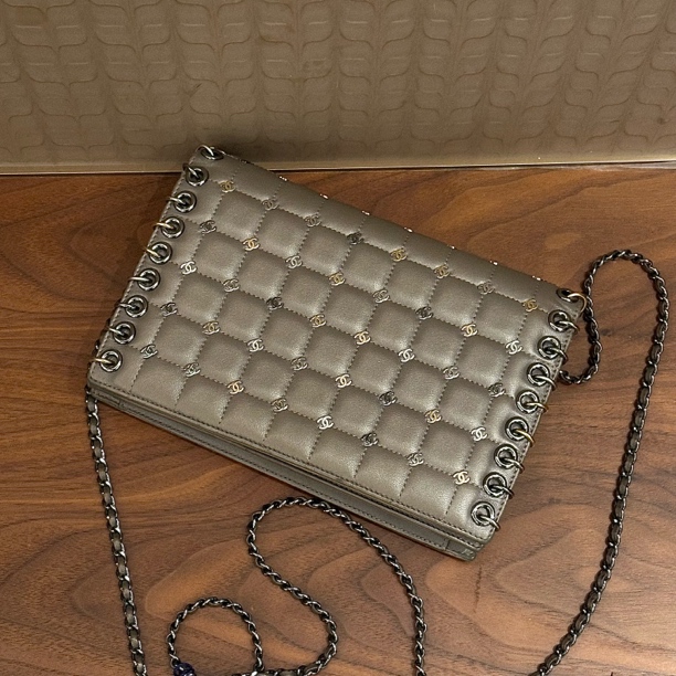 99新 Chanel/香奈儿 亚裔风浮雕logo饼干woc链条斜挎包