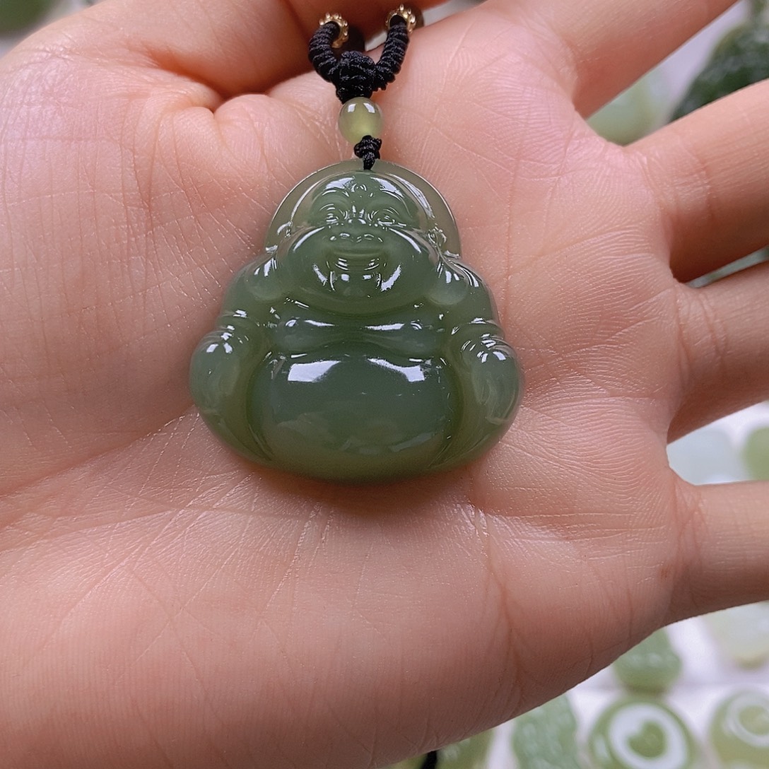 大***麻和田玉未镶嵌颈饰