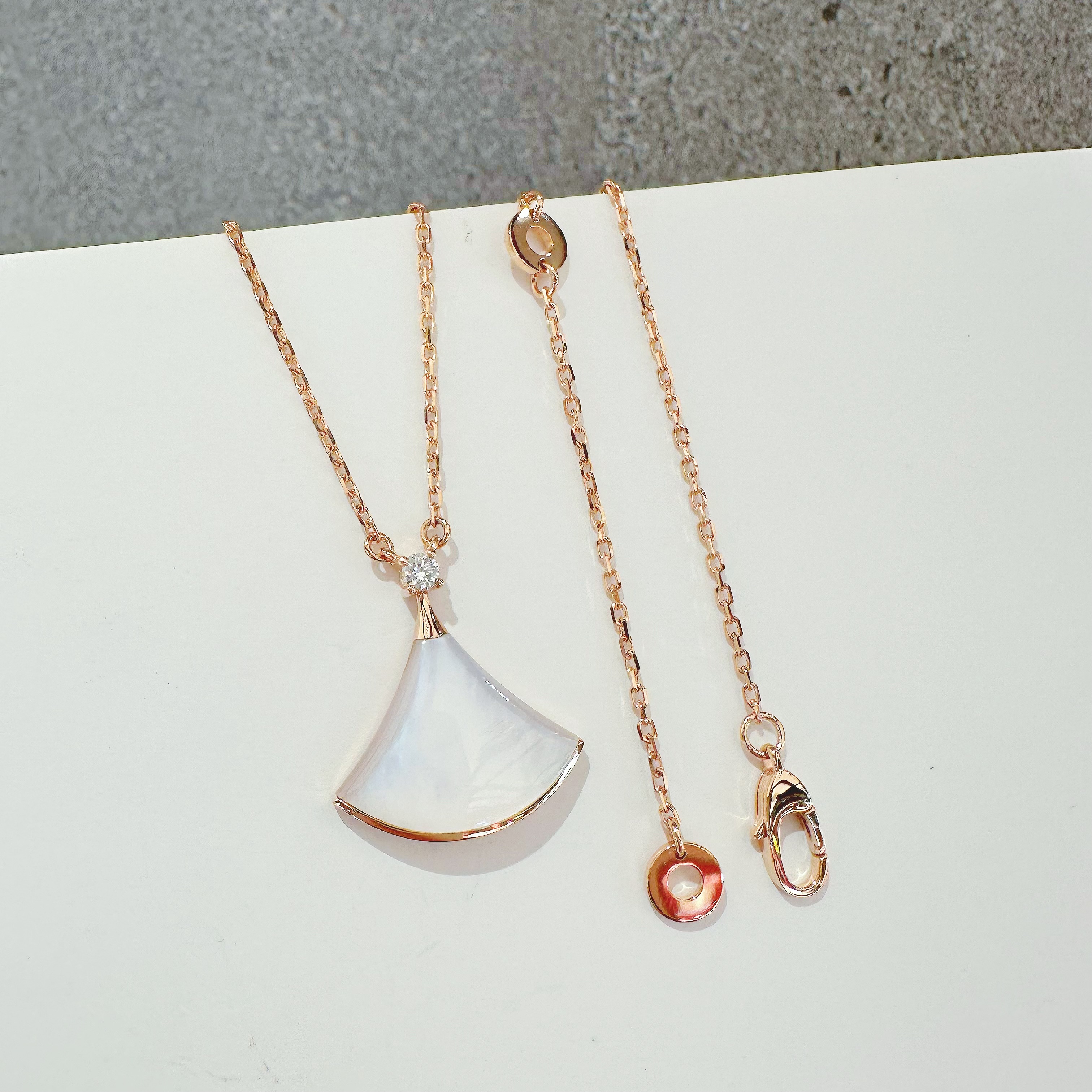 18k金 白色裙子项链