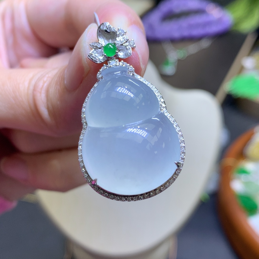 颈饰18K金镶嵌翡翠