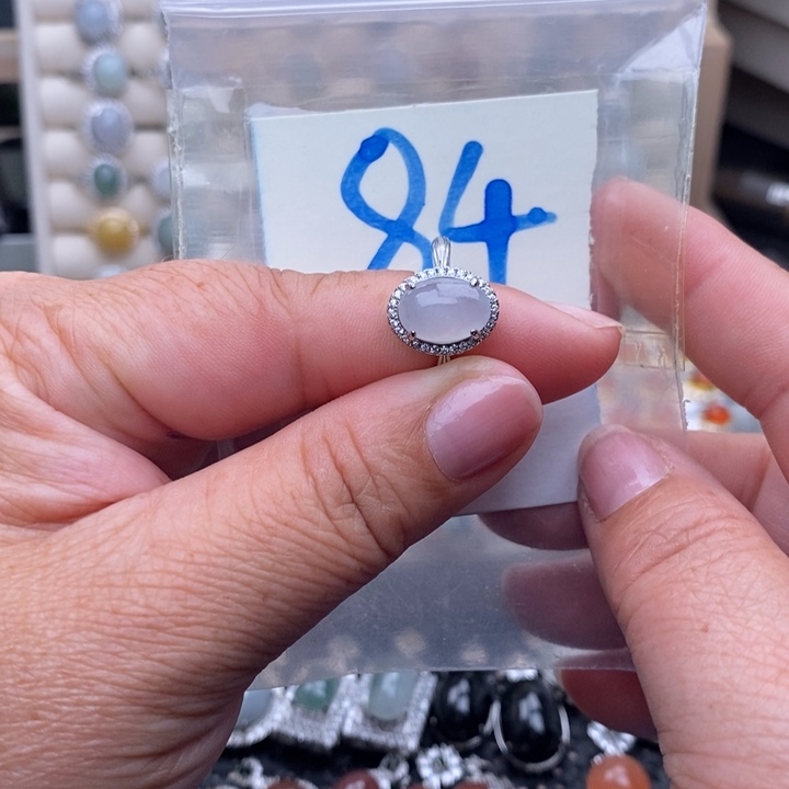 未镶嵌戒指翡翠缅甸，