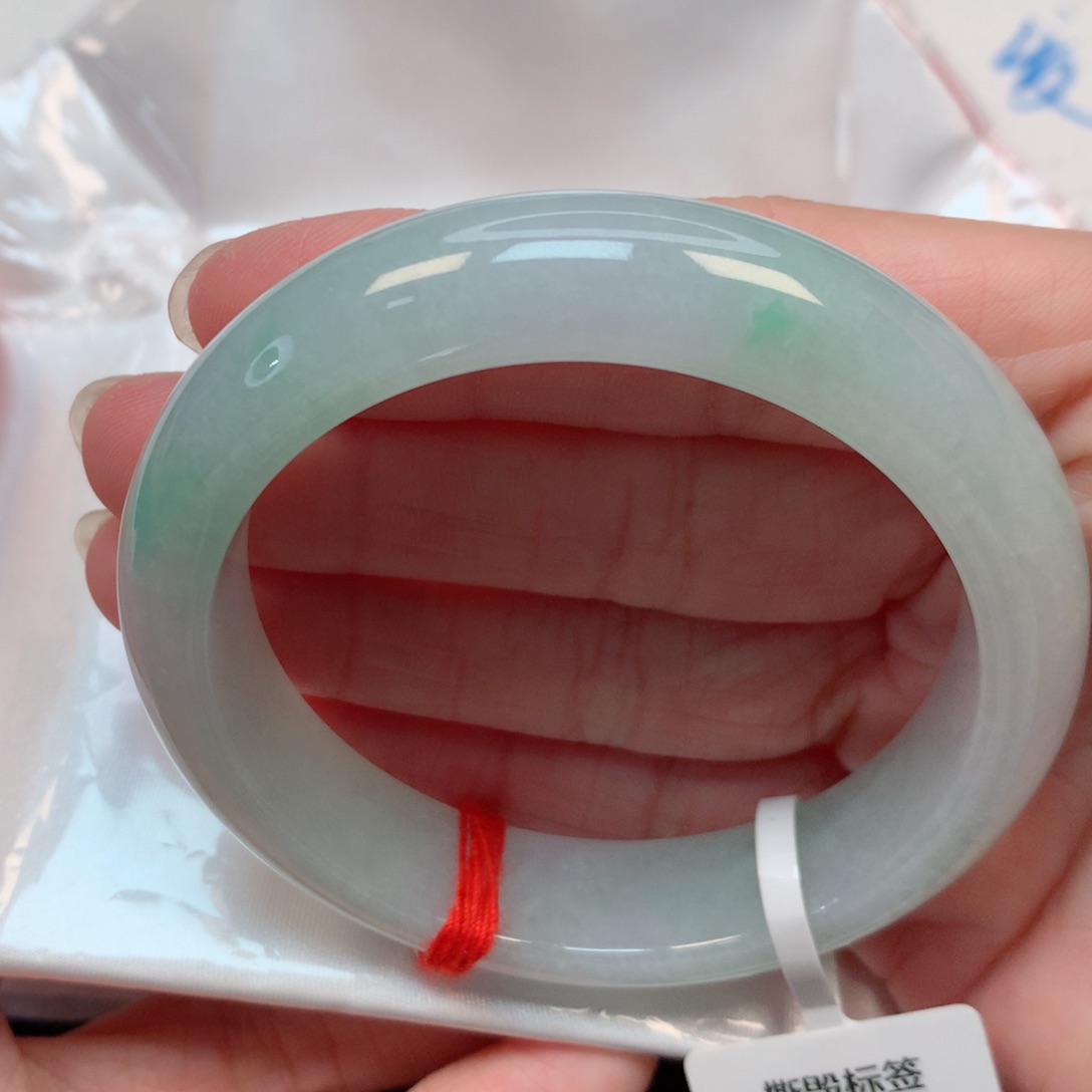 翡翠手镯未镶嵌55圈