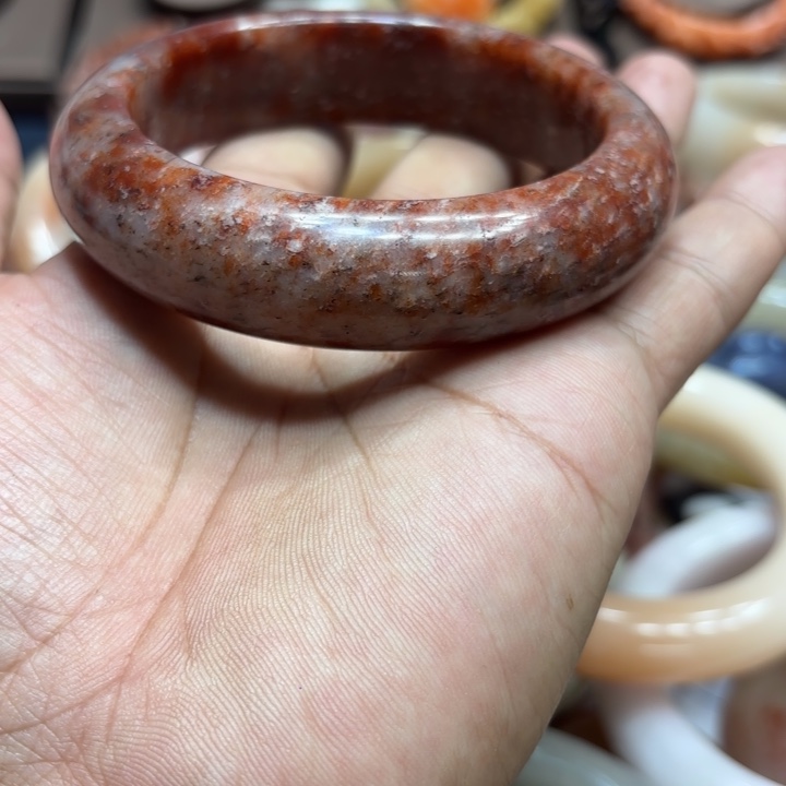 冬***阳石英质玉未镶嵌手镯