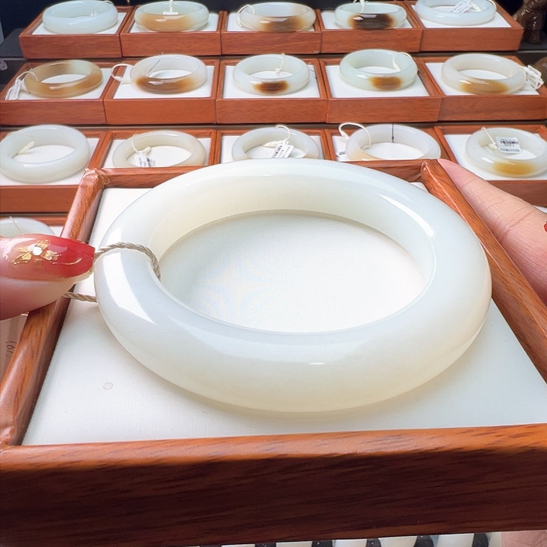 和田玉手镯未镶嵌57