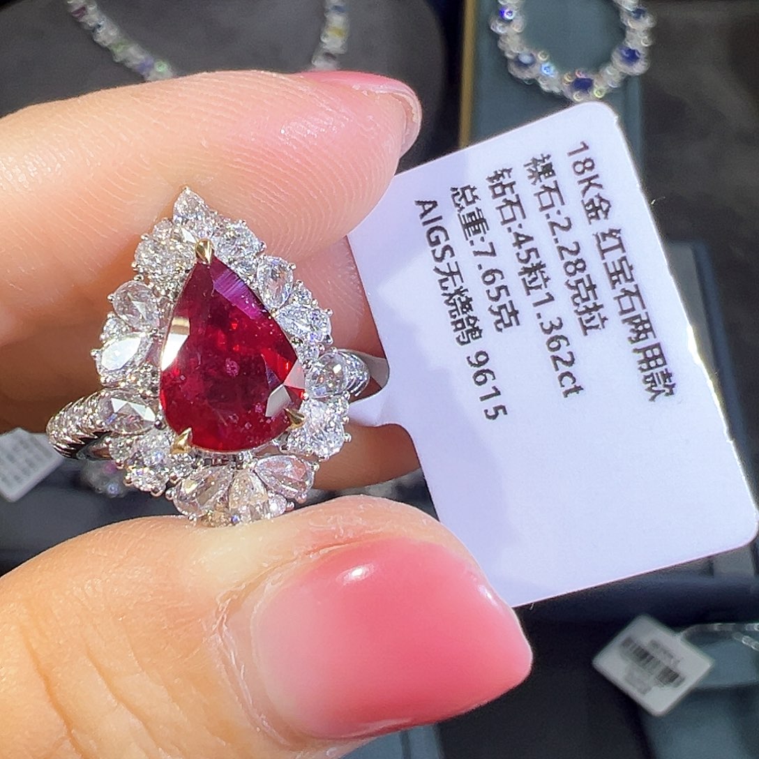 红宝石戒指18K金镶嵌