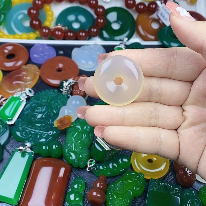 玛瑙/玉髓颈饰未镶嵌