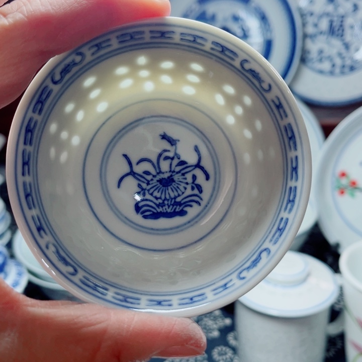 青花玲珑兰花小茶碗玩玉底款