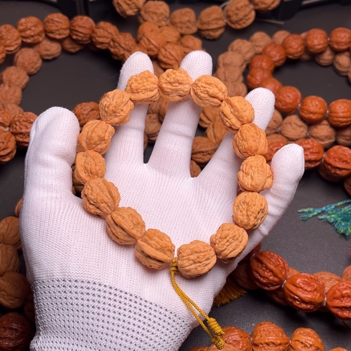 ꧅****手串文玩核桃蛤蟆