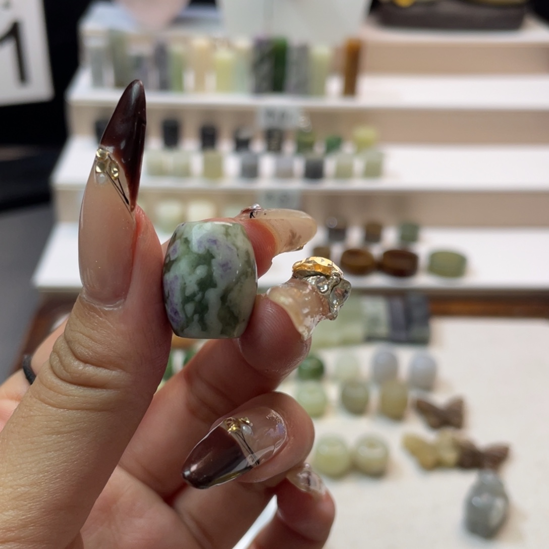 H***h和田玉未镶嵌颈饰不退不换