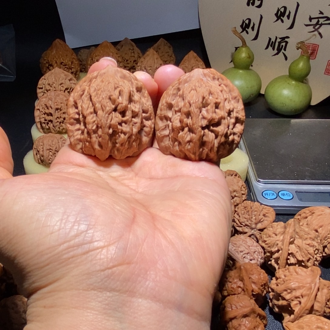 文玩核桃吊坠麦穗虎头40+