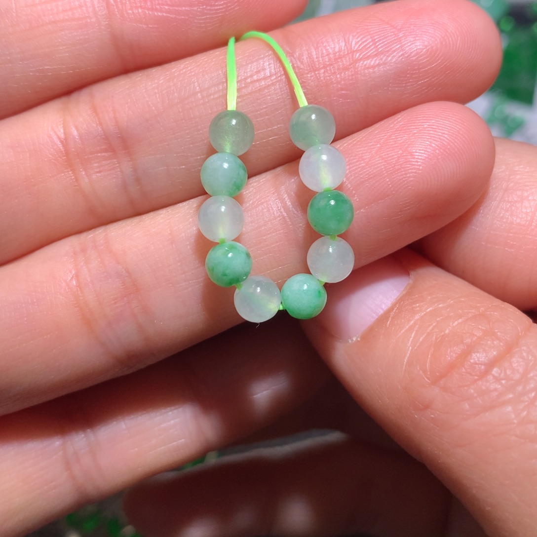 闪***忆翡翠未镶嵌颈饰珠子