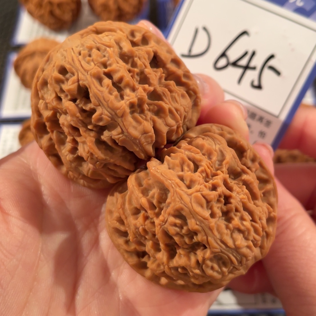 卖***堂把件文玩核桃D645球疆44