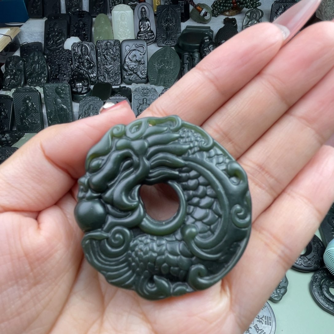 颈饰未镶嵌和田玉