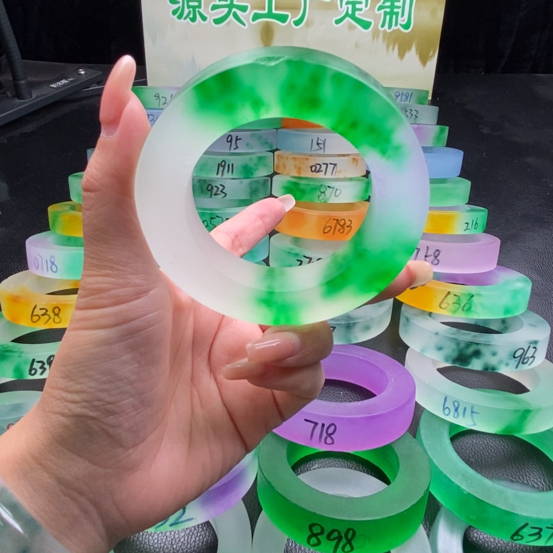 老***魏玉百搭时尚独龙翠手镯