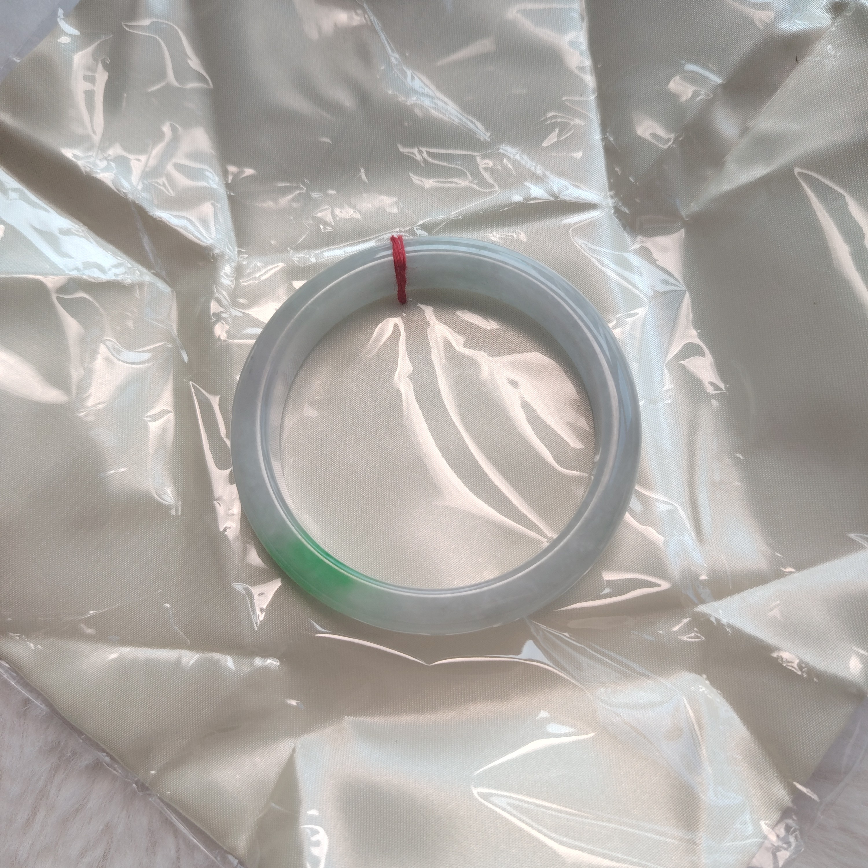 翡翠甄选直播 翡翠手镯多样性发其一白底清满绿色