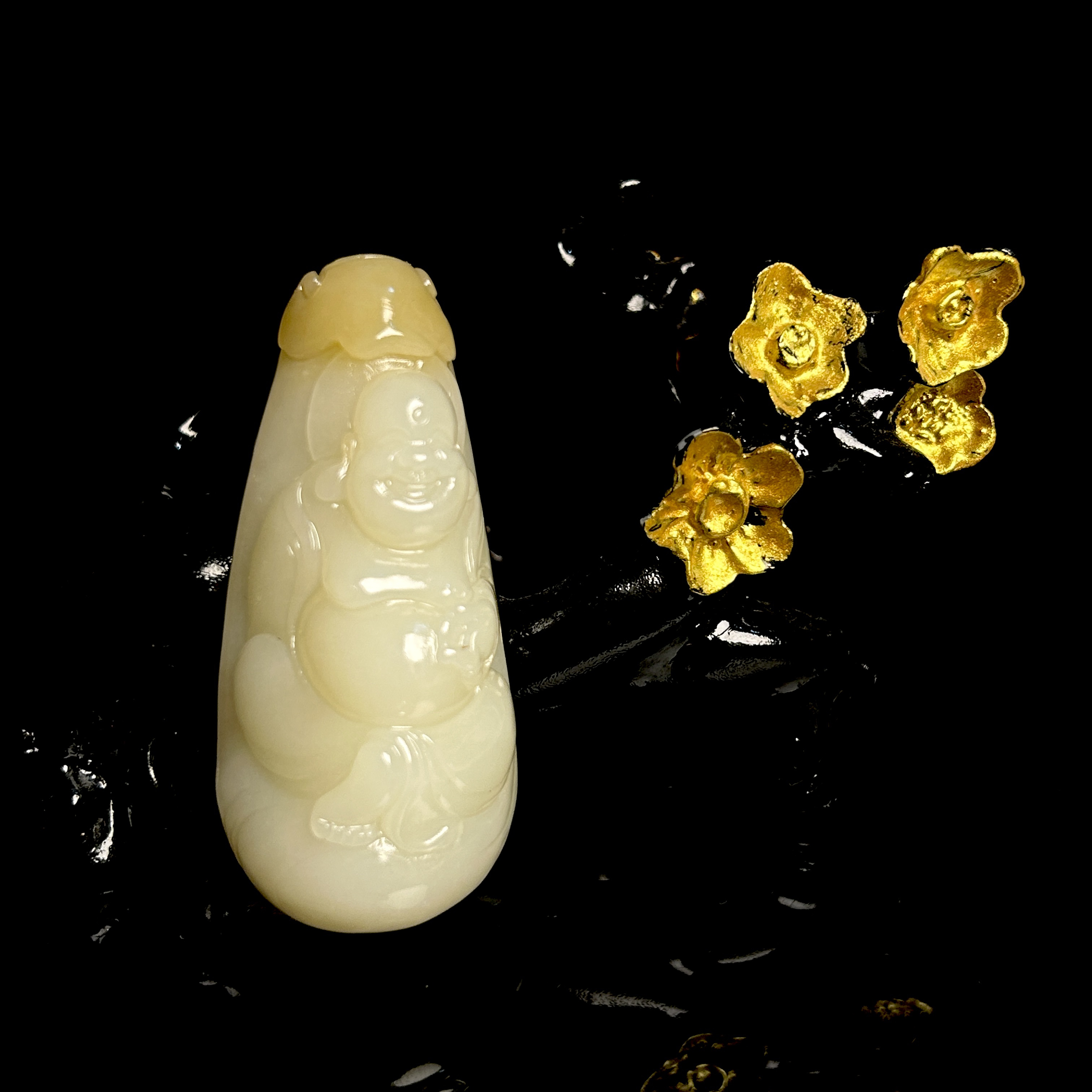 新疆和田玉且末料俏色巧雕佛公挂件吊坠