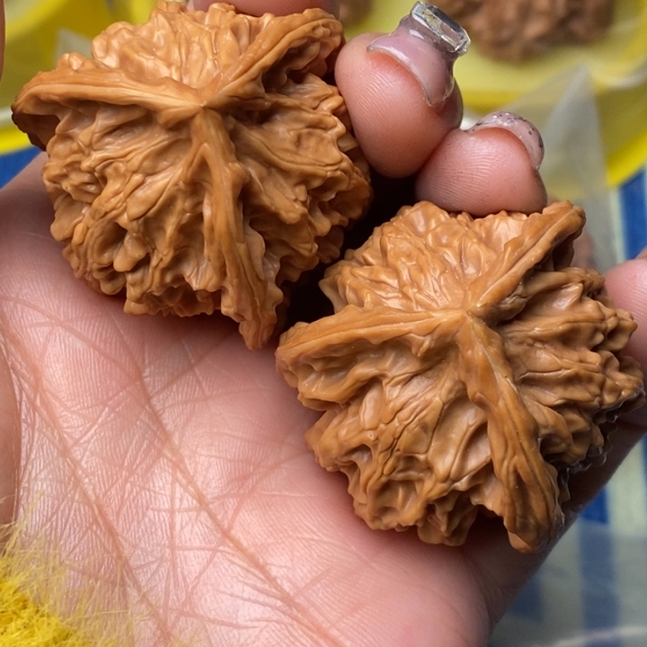 暮***然桃核吊坠三棱核桃