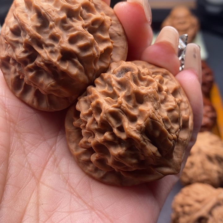 文玩核桃把件I****叔龙鳞