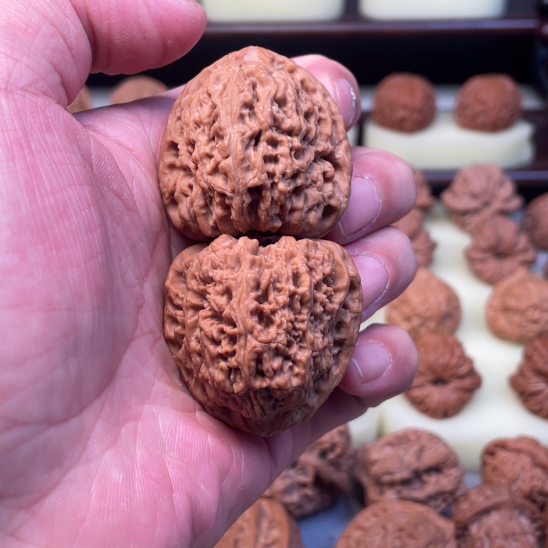 文玩核桃把件琢鹿南疆石