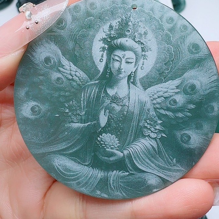 翡翠未镶嵌颈饰多样性发其一