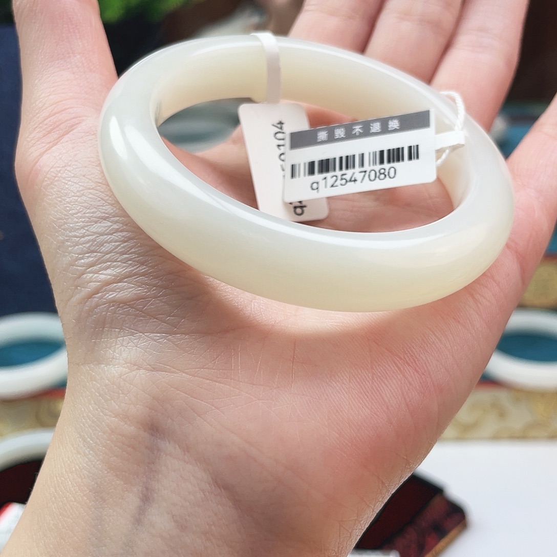 和田玉未镶嵌手镯