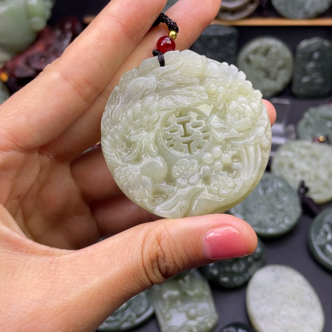 和田玉颈饰未镶嵌