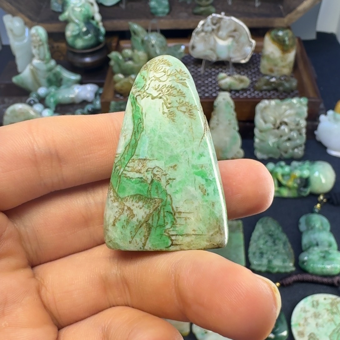 翡翠颈饰未镶嵌翡翠颈饰未镶嵌..