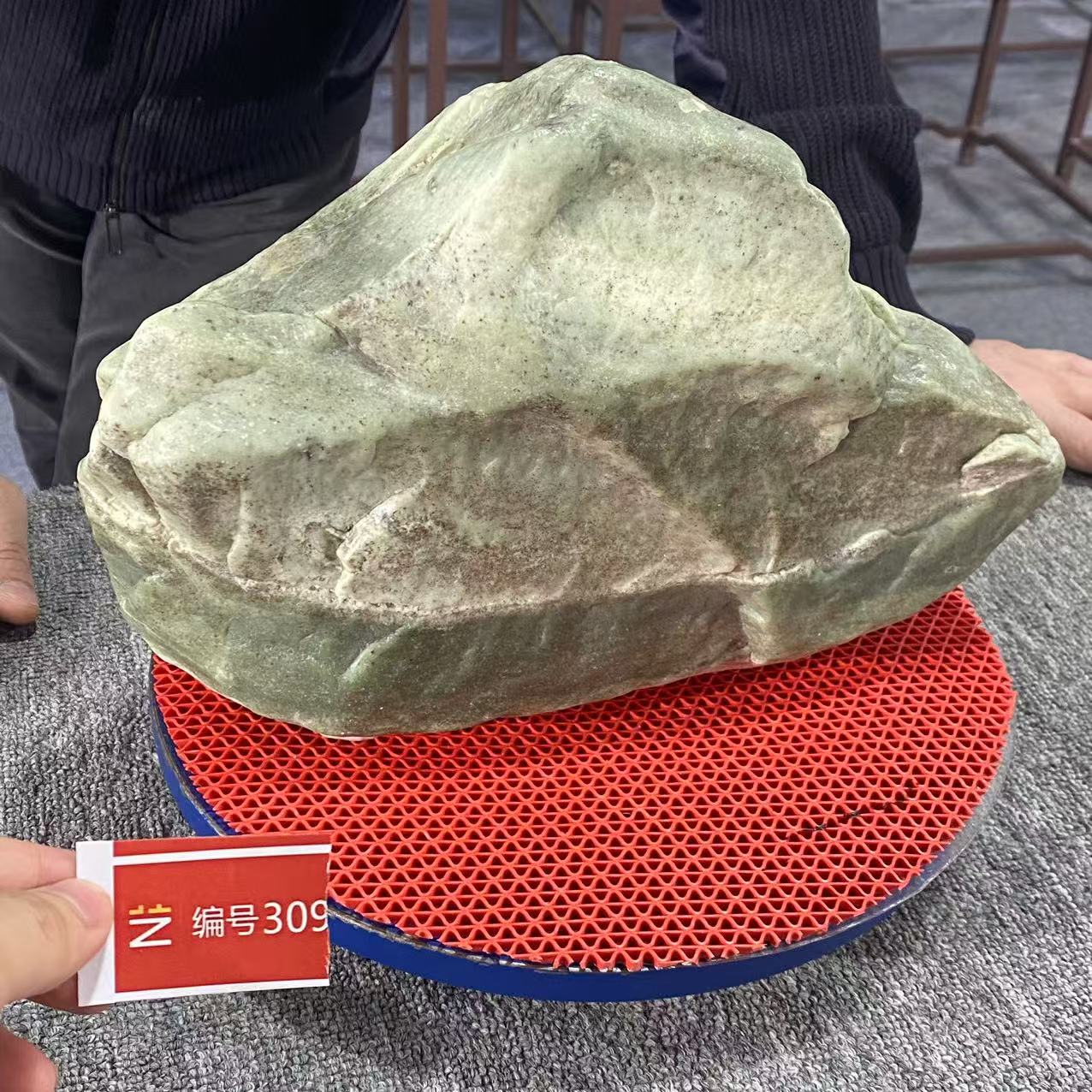 新疆玉料原石发一件