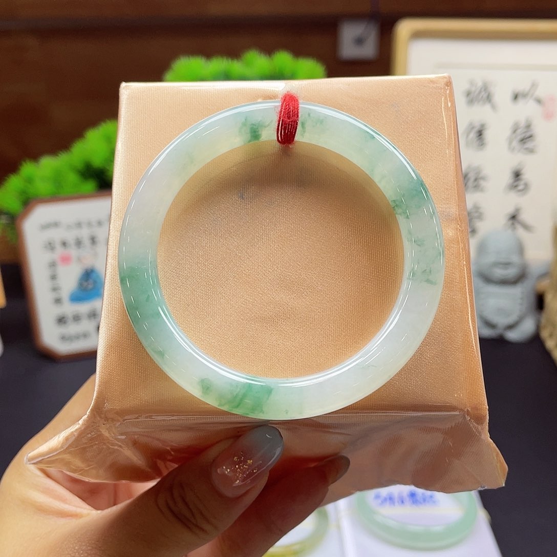 翡翠未镶嵌手镯6 号链接