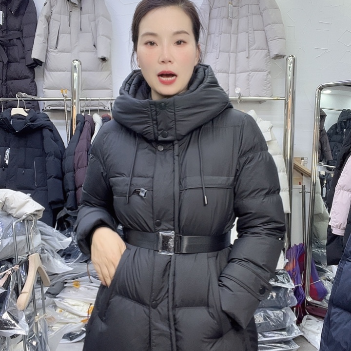 08长款收腰时尚羽绒服
